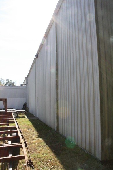 More Photos Of 1127 Curtis St, Monroe Light Manufacturing For Sale