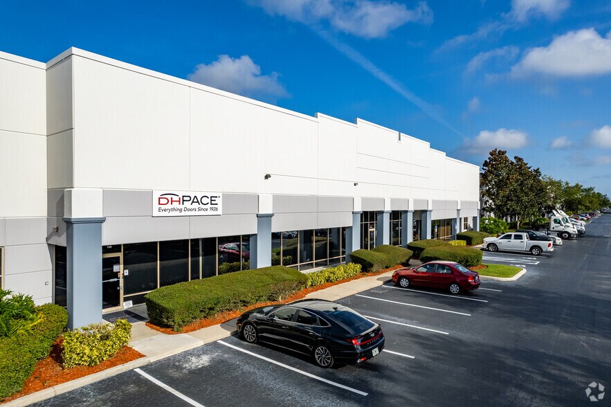 More Photos Of 7600 Kingspointe Pky, Orlando Unknown For Lease