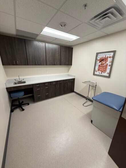 More Photos Of 1250 E Cliff Dr, El Paso Medical For Lease