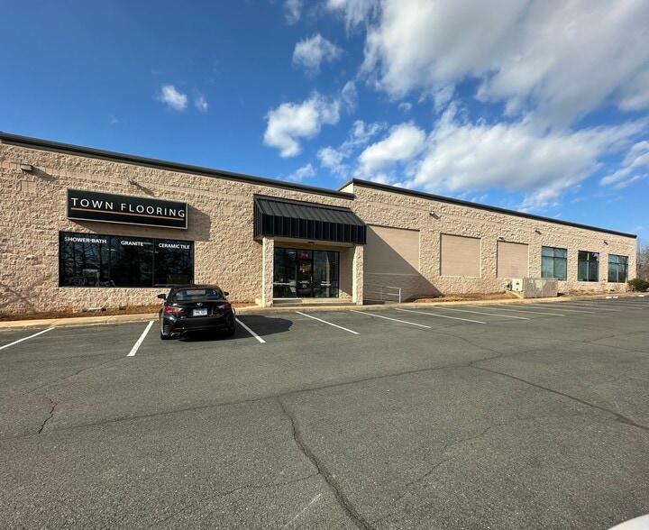 More Photos Of 607 Woodbrook Dr, Charlottesville Freestanding For Lease