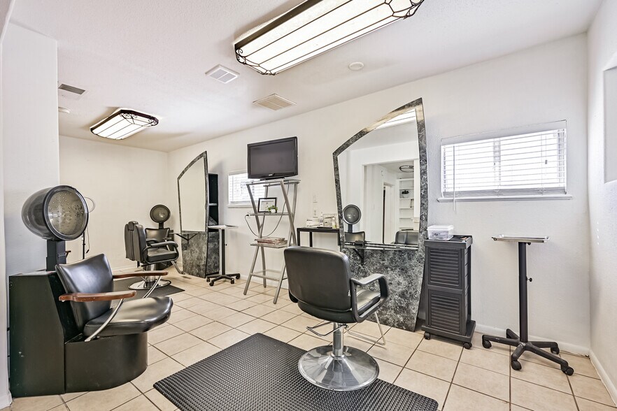 More Photos Of 5001 Luella Ave, Deer Park Office For Sale