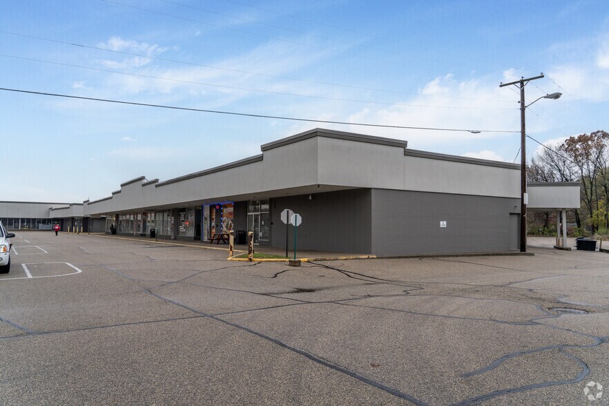 More Photos Of 1100-1128 Bristol St, Elkhart Freestanding For Sale