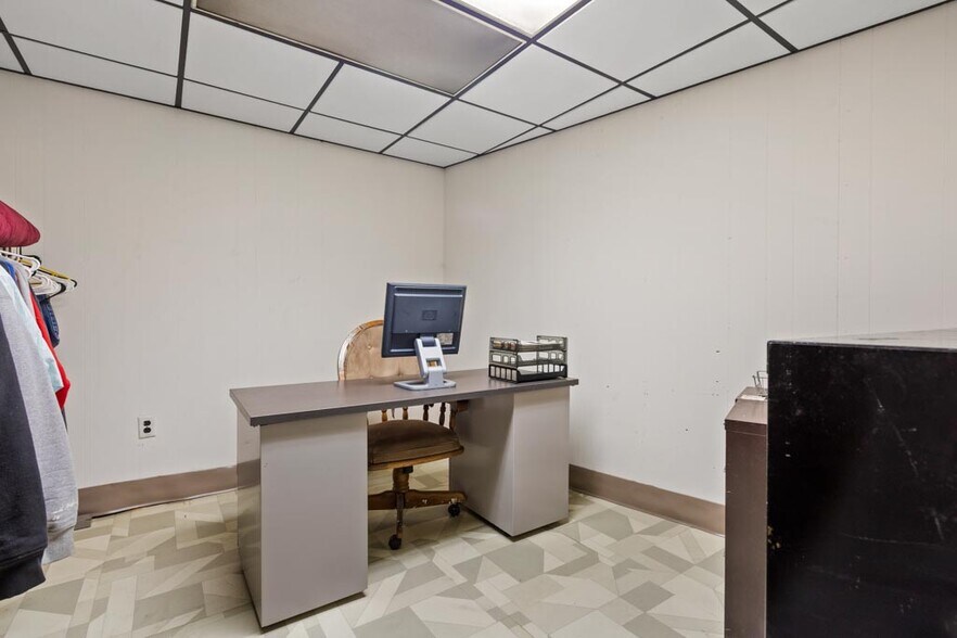 More Photos Of 223 Fearing Blvd, Toledo Freestanding For Lease