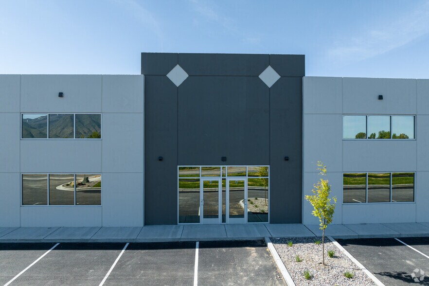 More Photos Of 2400 1600 w, Mapleton Warehouse For Sale