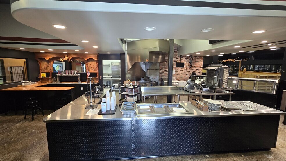 More Photos Of 1912 4th St, La Grande General Retail For Lease