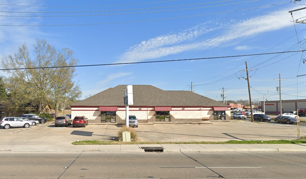 More Photos Of 1702 N Burnside Ave, Gonzales Medical For Lease