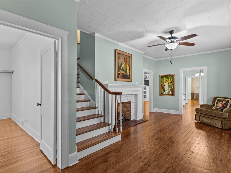 More Photos Of 302 W College St, Enterprise Flex For Sale