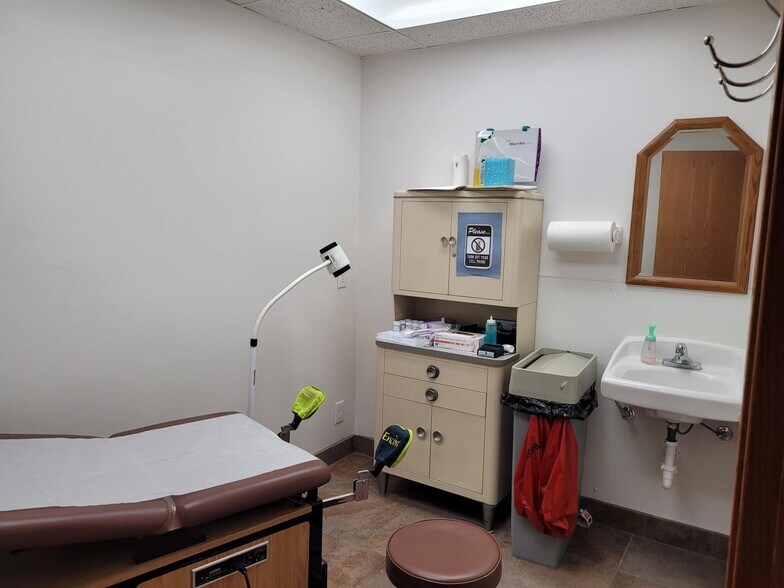 More Photos Of 4220 S 27th St, Milwaukee Medical For Sale