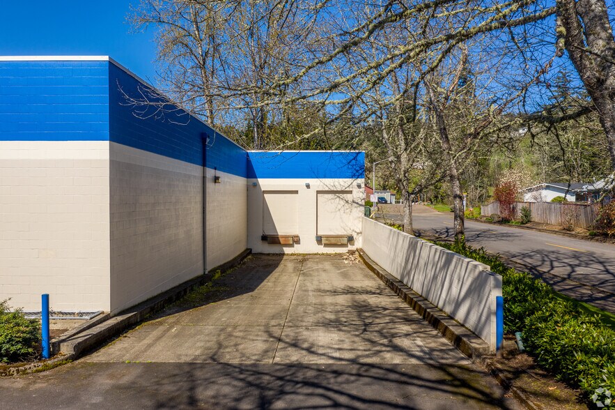 More Photos Of 1405 N 99 Hwy, Cottage Grove Supermarket For Sale