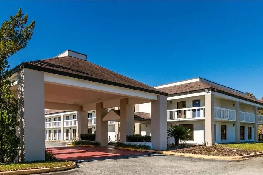 More Photos Of 1035 Fortner Rd, Metter Hotel For Sale