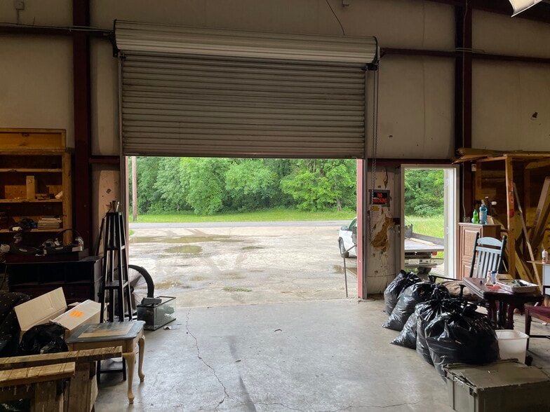 More Photos Of 1310 Elliott Blvd, Jasper Showroom For Sale