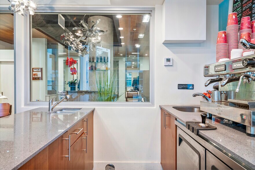 More Photos Of 20900 NE 30th Ave, Aventura Office Residential For Lease