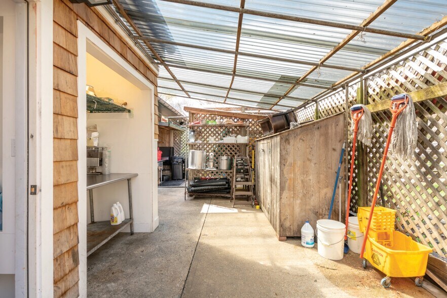 More Photos Of 1615 Bridgehampton, Sag Harbor Restaurant For Sale