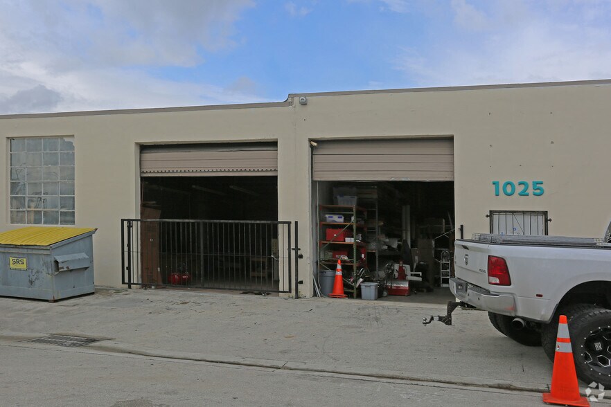 More Photos Of 1015-1025 E 29th St, Hialeah Warehouse For Lease