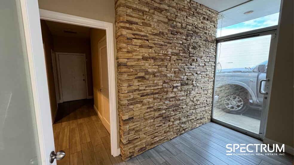 More Photos Of 411-413 N Maclay Ave, San Fernando Office For Lease