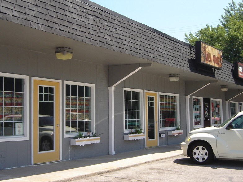 Primary Photo Of 7121-7133 Harrison St, La Vista Unknown For Lease