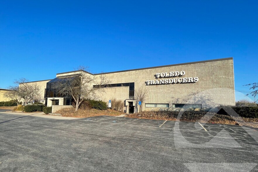 Primary Photo Of 6834 Spring Valley Dr, Holland Office For Sale