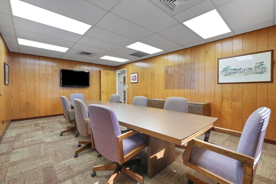 More Photos Of 6601-6535 Chester Ave, Jacksonville Continuing Care Retirement Community For Lease