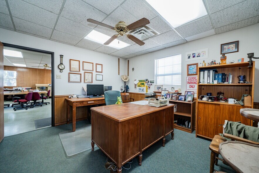 More Photos Of 12540 C F Hawn Fwy, Dallas Warehouse For Lease