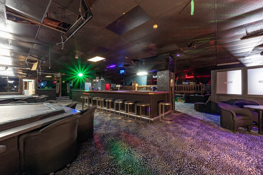 More Photos Of 60 Four Corners Ln, Centreville Bar For Sale