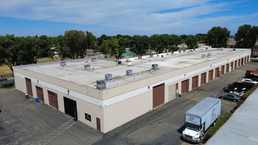 More Photos Of 700 Harvest Park Dr, Brentwood Warehouse For Lease