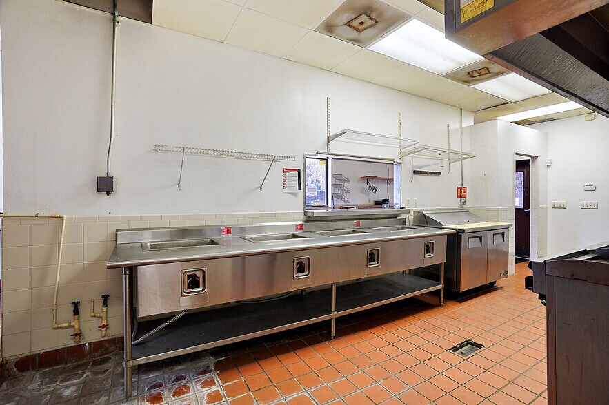 More Photos Of 2535 Main St, Leesburg Restaurant For Sale