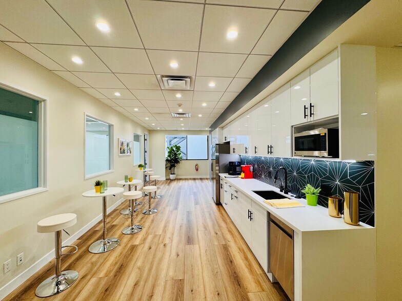 More Photos Of 11965 Venice Blvd, Los Angeles Loft Creative Space For Lease