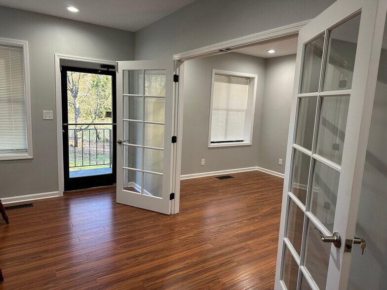More Photos Of 138 Chamberlain Blvd SE, Knoxville Office For Lease