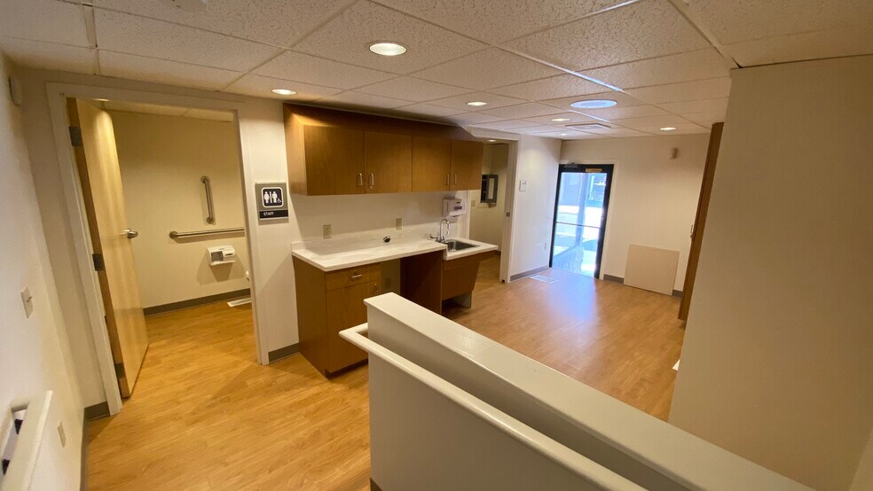 More Photos Of 39 S Main St, Nazareth General Retail For Lease