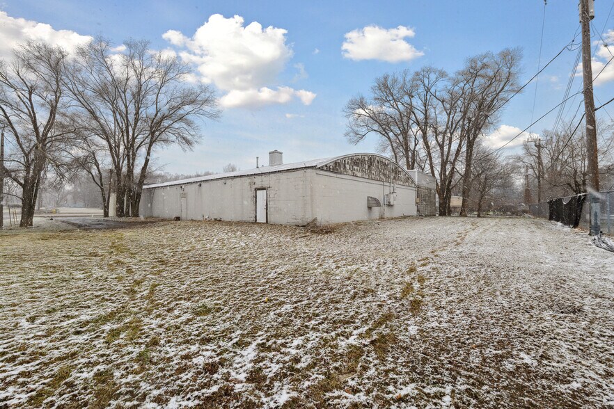 More Photos Of 2502 E Michigan Ave, Ypsilanti Freestanding For Lease