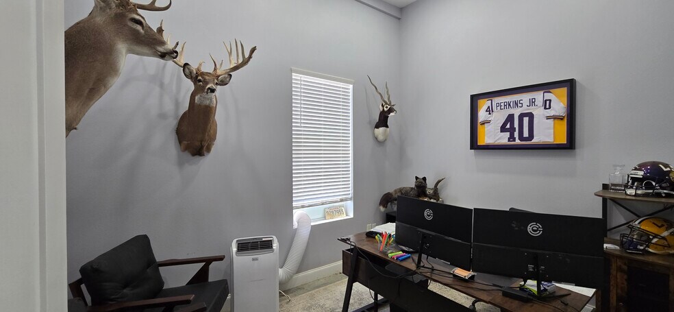 More Photos Of 21360 N Frontage Rd, Iowa Office Residential For Lease