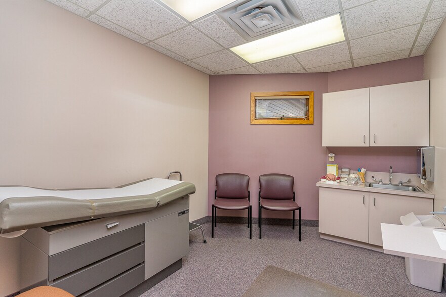 More Photos Of 3588 Center Ave, Essexville Medical For Sale