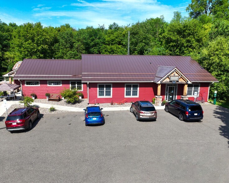 Primary Photo Of 308 Syme Ave, Glenwood City Veterinarian Kennel For Sale