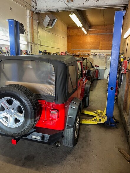More Photos Of 172-74 W Wingohocking St, Philadelphia Auto Repair For Sale