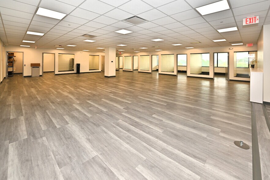 More Photos Of 50 Tice Blvd, Woodcliff Lake Office For Lease
