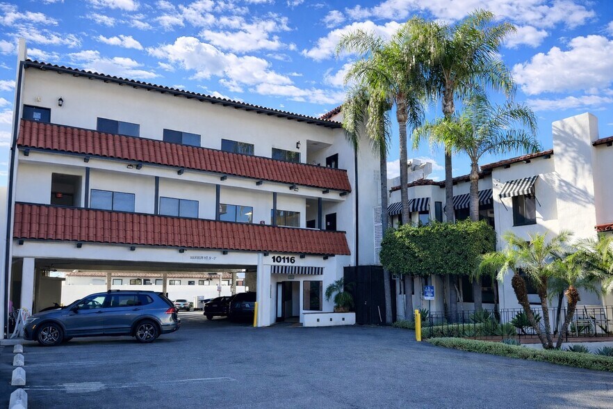 More Photos Of 10116-10120 Riverside Dr, Toluca Lake Office For Sale