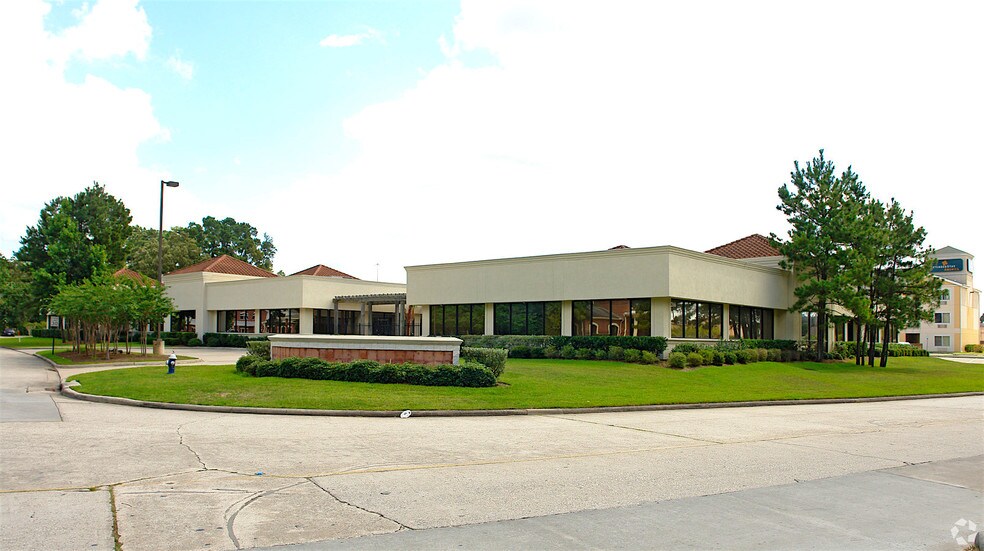 More Photos Of 200 Valleywood Dr, Spring Medical For Lease