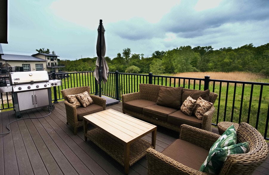 More Photos Of 2244 Ferry Rd, Naperville Flex For Sale