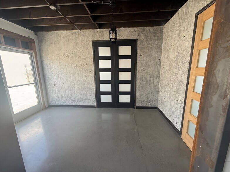 More Photos Of 8110 Commercial St, La Mesa Service For Lease