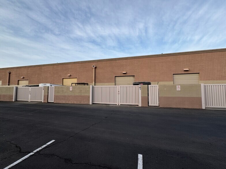 More Photos Of 219 S William Dillard Dr, Gilbert Warehouse For Sale