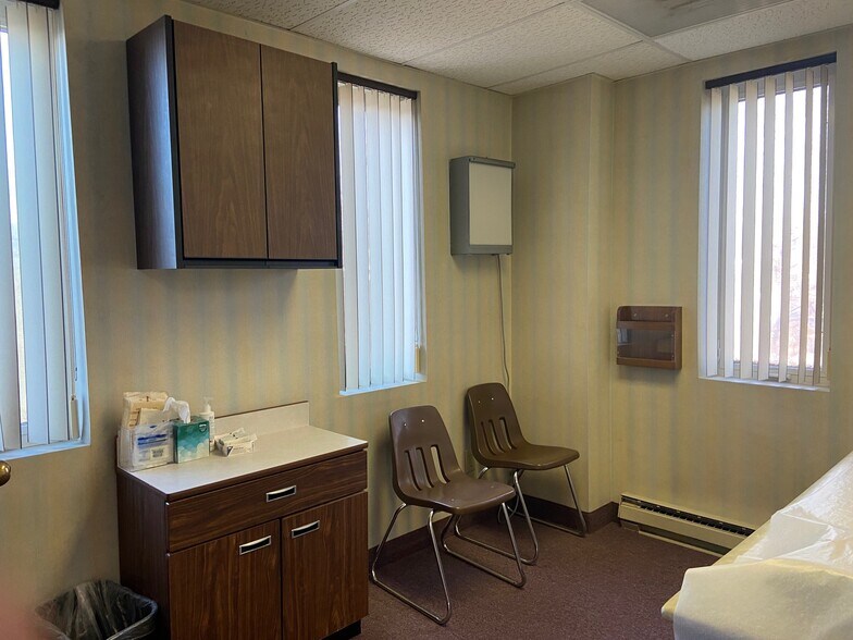 More Photos Of 133 Maple Ave E, Vienna Medical For Lease