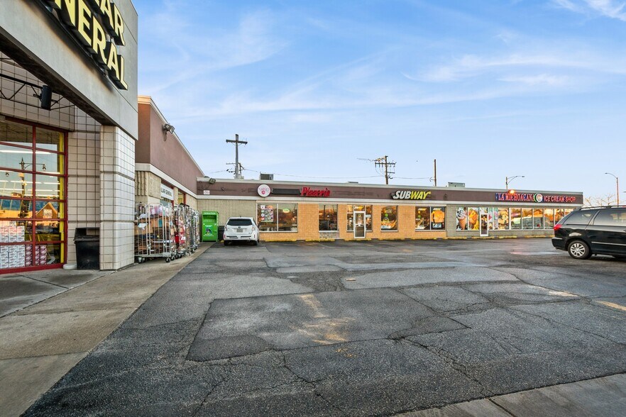 More Photos Of 2341-2357 W Howard St, Chicago Storefront For Sale