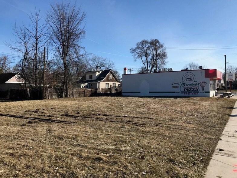 More Photos Of 14877 Stephens Dr, Eastpointe Freestanding For Lease