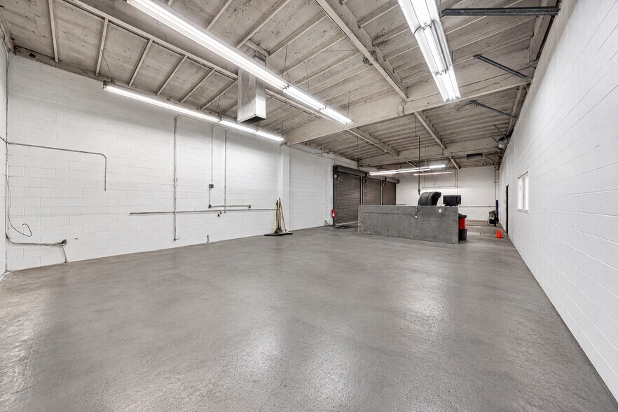 More Photos Of 960 W Holt Blvd, Ontario Freestanding For Sale