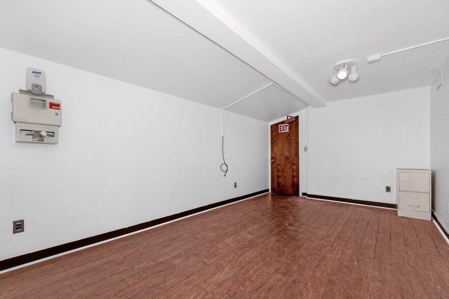 More Photos Of 1022 N Broadway, Yonkers Office For Lease