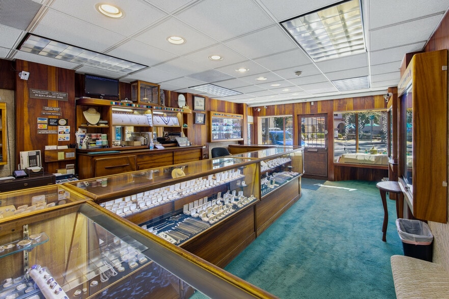 More Photos Of 326 Forest Ave, Laguna Beach General Retail For Sale