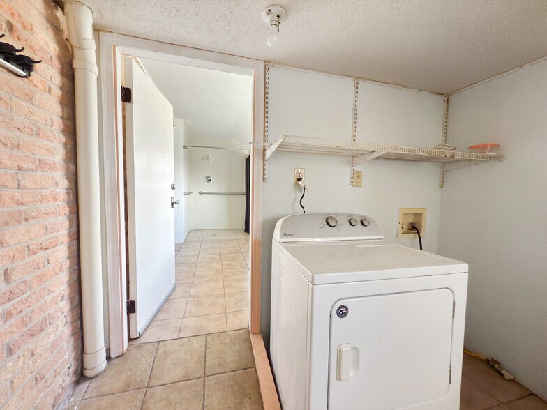 More Photos Of 1801 S 5th St, Leesville Hotel For Sale