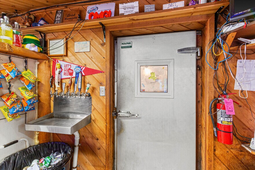 More Photos Of N4183 4th Ave, Hancock Bar For Sale