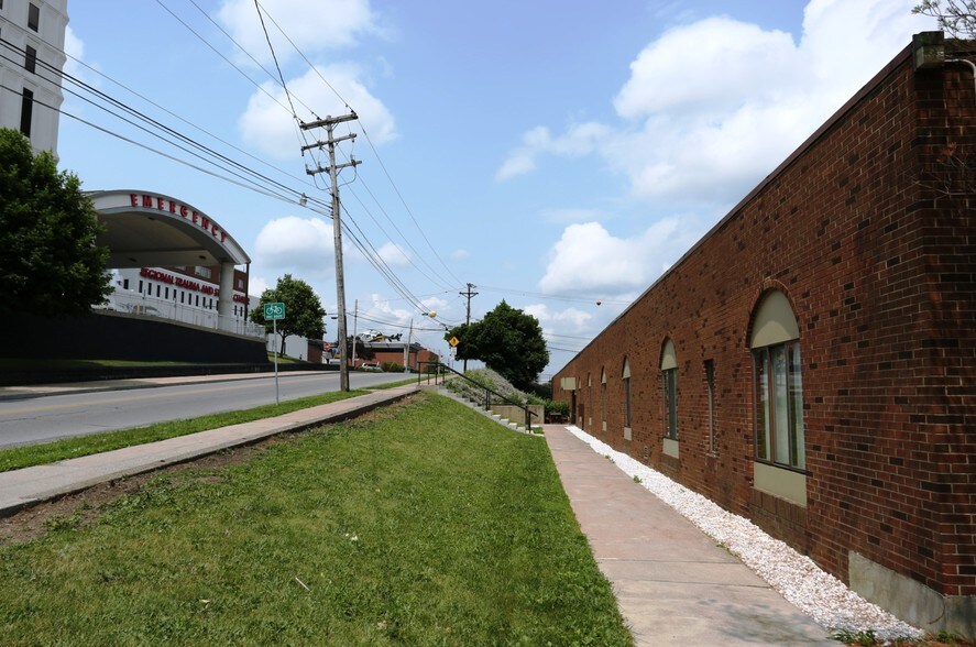 More Photos Of 615 Howard Ave, Altoona Medical For Lease