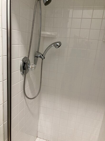 More Photos Of 18 W Gibson St, Hartwell Medical For Lease